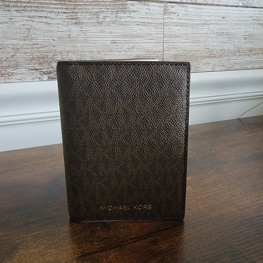 BRAND NEW Michael Kors Cardholder